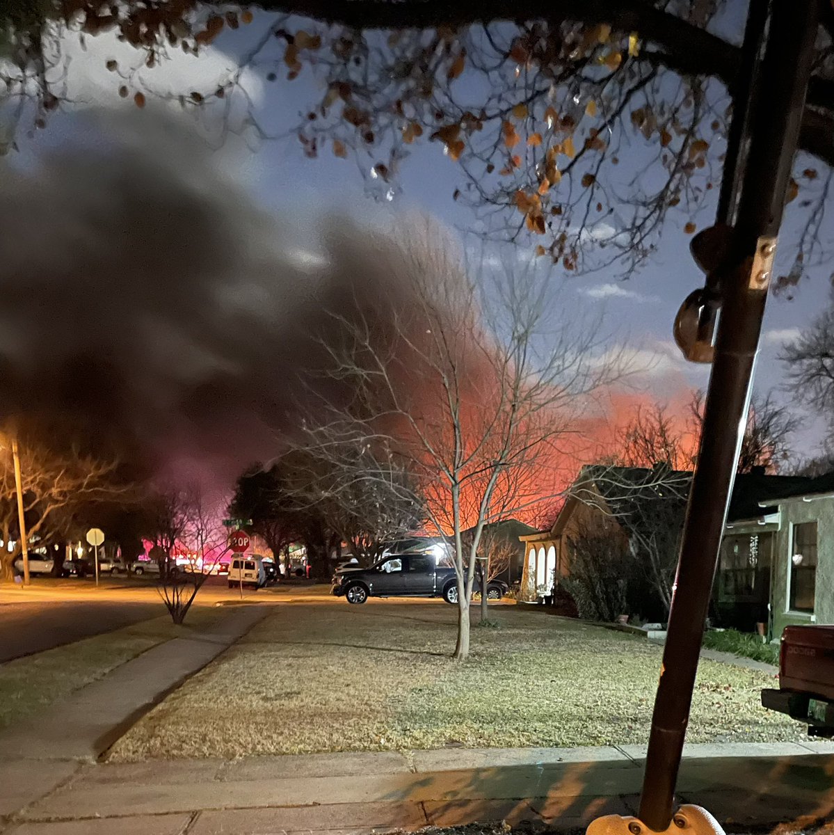 coffee_goals_20's tweet photo. @TxStormChasers Looked very scary with the high winds https://t.co/JbHv1hwBE0