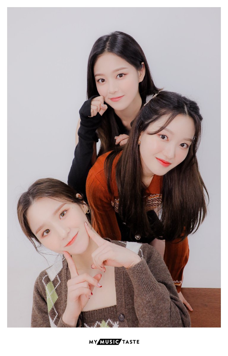 _mymusictaste's tweet photo. A photo of #HeeJin #HyunJin and #GoWon to treasure!💎

But it’d be better if you were in it #Orbit!🪐👀

Want to see them live?
MAKE for your city🏙️👉https://t.co/KbKZ2aIYkQ

#StopWishingStartMaking
#LOONA #이달의소녀 with #MyMusicTaste #NowMaking https://t.co/LTijBSYl0l