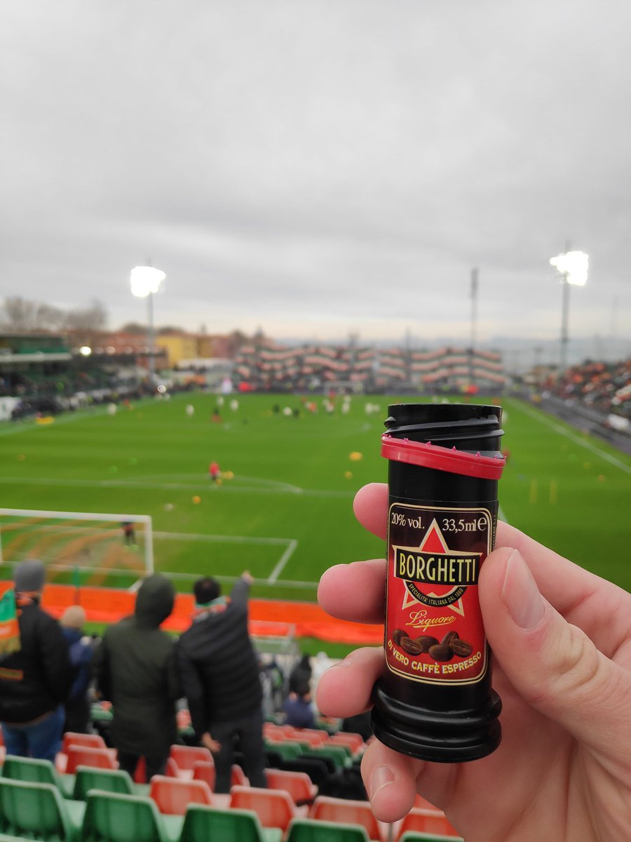 Who said we drink only beers in football stadium ? Here, the one and only Borghetti at <a href="/VeneziaFC_IT/">Venezia FC</a> 

📸 <a href="/Jh__B/">Jh_grounds</a>