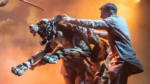 #PuppetCrushOfTheDay 
Richard Parker the tiger from @LifeOfPiWestEnd is puppetry perfection …that’s not a phrase I use lightly! 
Masterfully operated, beautifully designed &amp; insightfully directed. 
Very proud of the friends &amp; colleagues who brought him to life.
See this show.