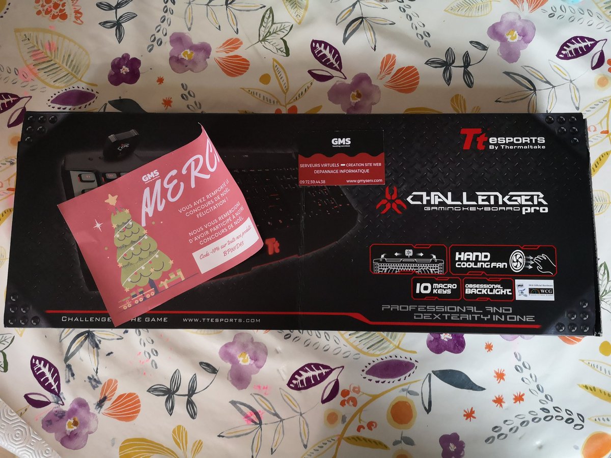 thecyberseb's tweet photo. On déballe le colis de @GetMyServ 😊😊😊😊 un beau lot gagné au tirage au sort de Noël 😁 https://t.co/2WBMGZJyT9