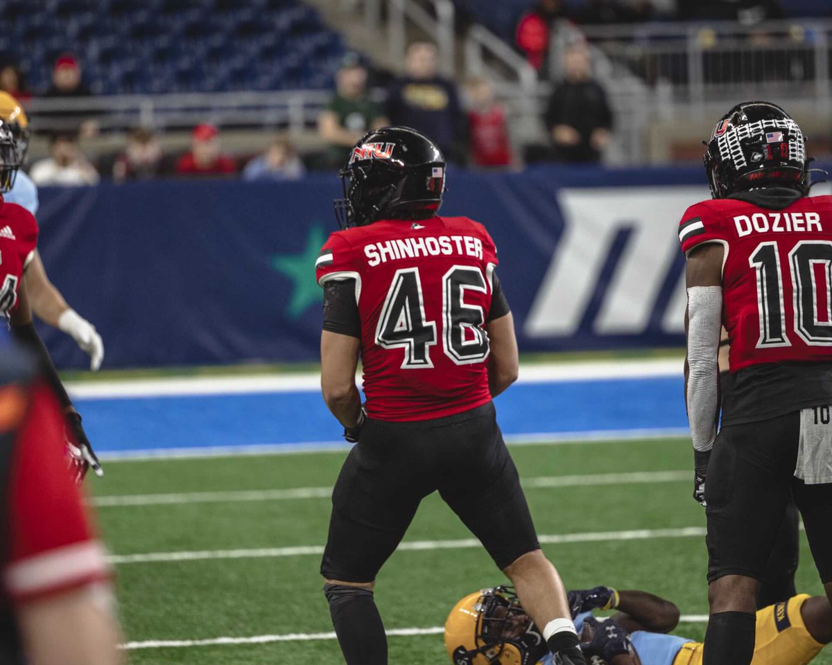 NFLCoachHammock's tweet photo. Congrats ⁦@DayvenShinhost1⁩ our special teams ace for earning a scholarship #TheHardWay https://t.co/PhoNEN8CLI