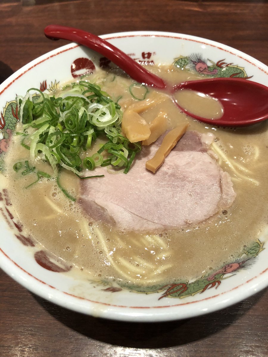 天下一品明石台店@富谷市にて、天下一品ラーメン(850円)、ライス(150円)を。久しぶりにドロドロこってり補給！ニンニク、辛子味噌を投入して… ご飯のおかずになるラーメン(*^^*)