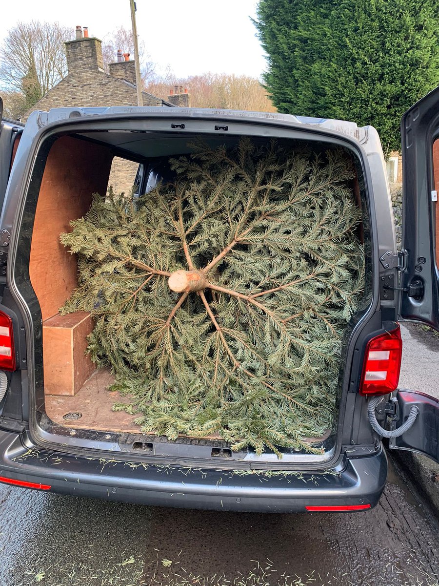 echtrees's tweet image. And we’re off! Fingers crossed this lovely weather lasts as our intrepid team of volunteers set out to  collect more than 6,500 trees. Huge thank you to everyone who has supported the collection this year 🎄🎄#ECHTrees