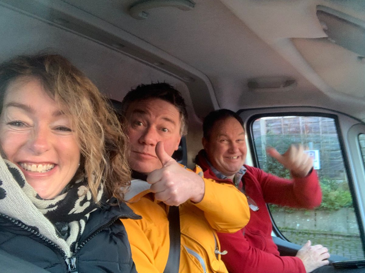 echtrees's tweet image. And we’re off! Fingers crossed this lovely weather lasts as our intrepid team of volunteers set out to  collect more than 6,500 trees. Huge thank you to everyone who has supported the collection this year 🎄🎄#ECHTrees