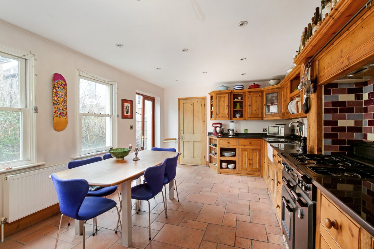 KHBishopston's tweet photo. New to the market! Nottingham Road - A 4-bed end terrace home with off street parking, located in one of Bishopston's premier tree lined roads! For more info or too book a viewing, call 0117 909 4400
#BS7 #Bristol #Bishopston https://t.co/twj8tffcZD