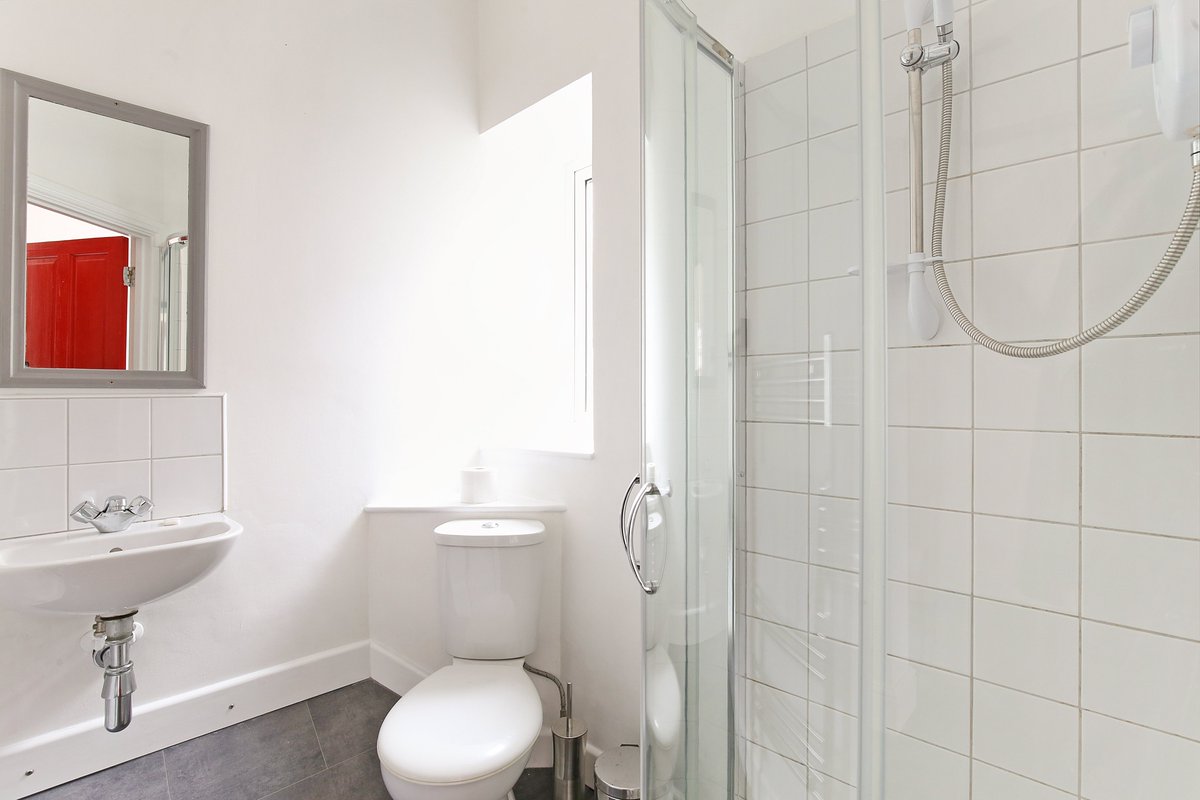 KHBishopston's tweet photo. 4 bed maisonette, located on Gloucester Road, with no onward chain! for more info or too book a viewing, please call 0117 909 4400
#Gloucesterroad #BS7 #Maisonette #investmentopportunity https://t.co/TY6GiIaV3t