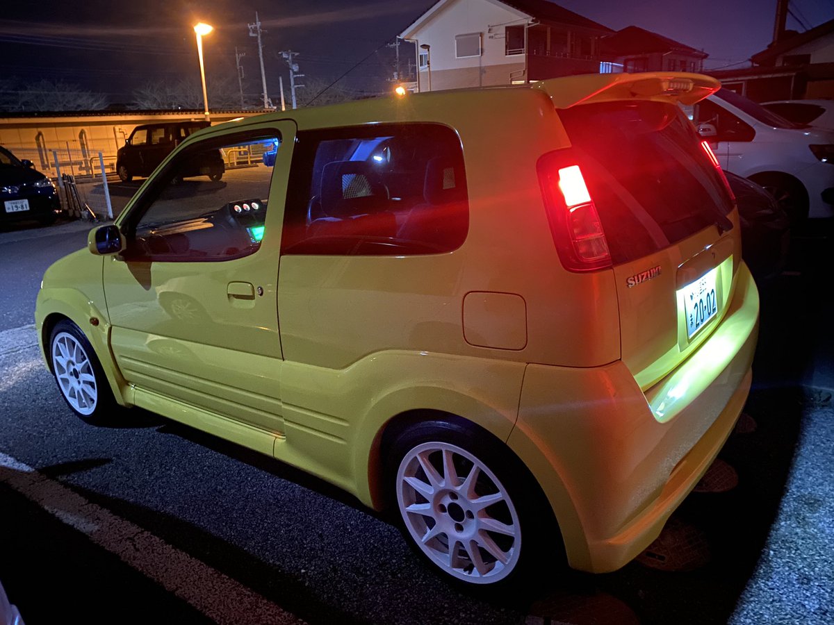 _zc31s_T's tweet photo. 改めて納車報告！！
約2年ぶりにスイフト界隈に戻って参りました！！
納車しましたのはスイフトスポーツ(ht81s)です！
前回は31を乗っていましたが前々から気になっていた81に乗れて幸せです。
これも嫁の理解があっての納車です。
81乗りとして分からないことが沢山ありますがよろしくお願いします！ https://t.co/VgSYPoXSV6