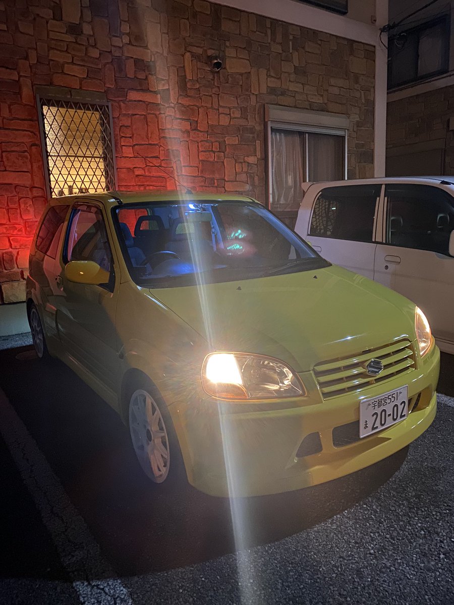 _zc31s_T's tweet photo. 改めて納車報告！！
約2年ぶりにスイフト界隈に戻って参りました！！
納車しましたのはスイフトスポーツ(ht81s)です！
前回は31を乗っていましたが前々から気になっていた81に乗れて幸せです。
これも嫁の理解があっての納車です。
81乗りとして分からないことが沢山ありますがよろしくお願いします！ https://t.co/VgSYPoXSV6