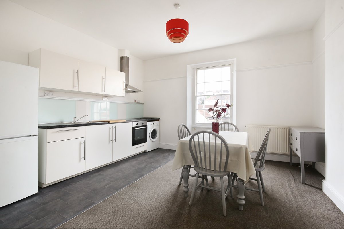 KHBishopston's tweet photo. 4 bed maisonette, located on Gloucester Road, with no onward chain! for more info or too book a viewing, please call 0117 909 4400
#Gloucesterroad #BS7 #Maisonette #investmentopportunity https://t.co/TY6GiIaV3t