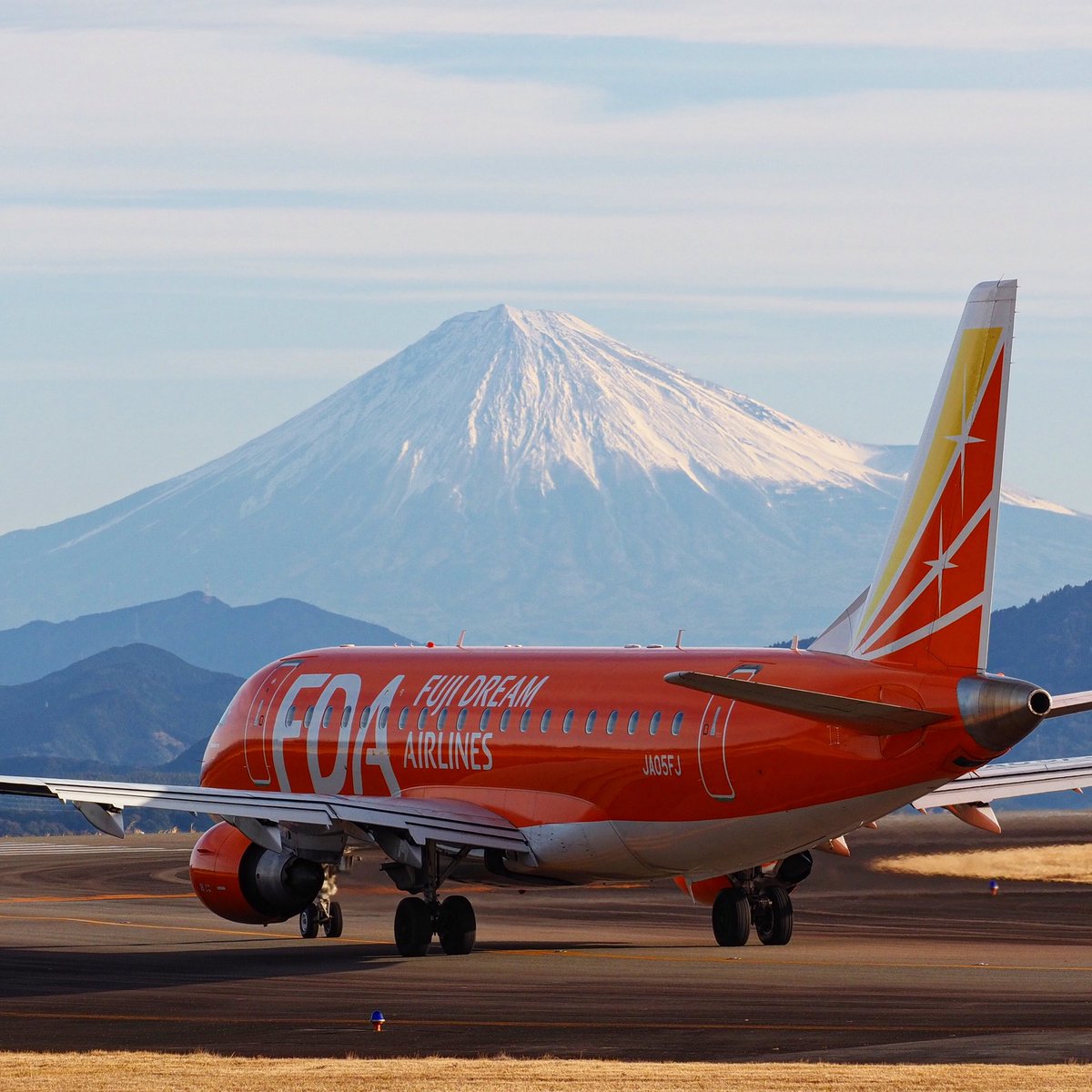 『FDA』 富士山と飛行機を撮りました✈️ 🗻 📷
