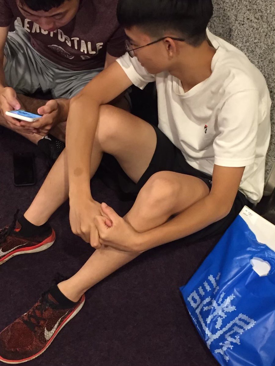 Sebastienenenen's tweet photo. 台北車站高中生好好拍😈 https://t.co/nWcDU7Na2p