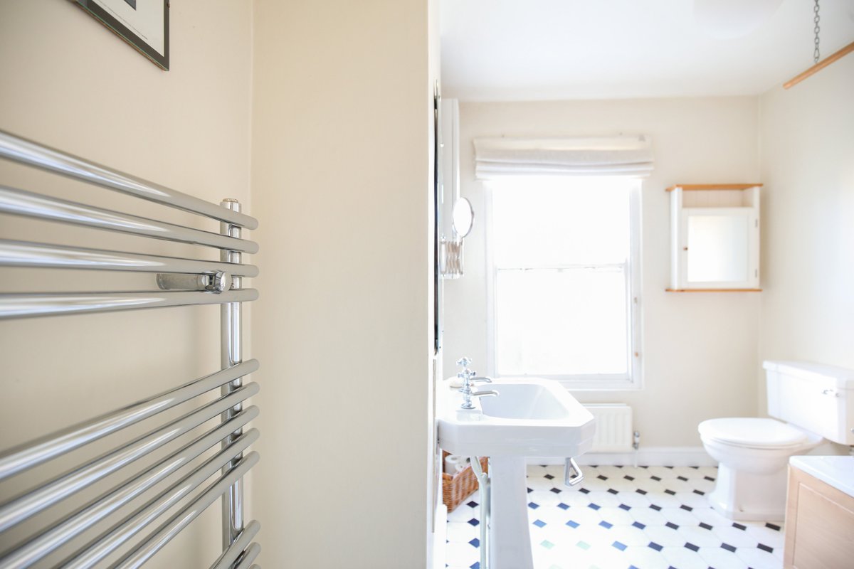 KHBishopston's tweet photo. Beautifully presented 2 bed terraced home, located in desirable Melbourne Road! For more info or too book a viewing, please call 0117 909 4400
#BS7 #Melbourneroad #Bristol #Bishopston https://t.co/5VyWpjYmja