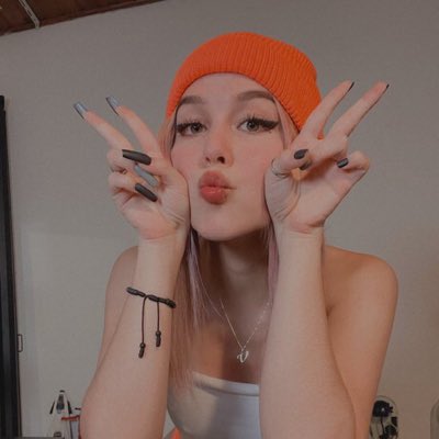 Claralevines12's tweet photo. #NewProfilePic https://t.co/If9MQuIXU2