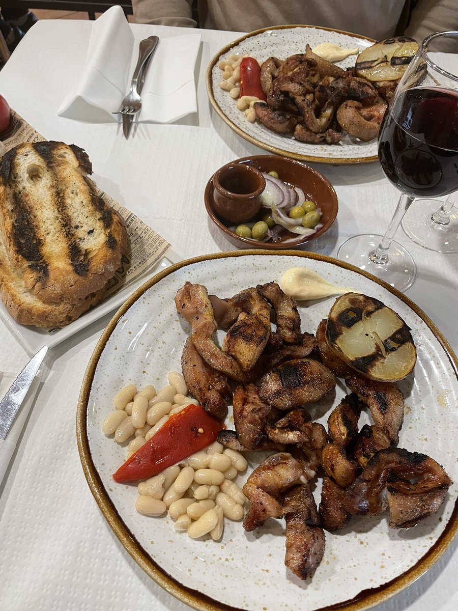 FerranMontardit's tweet photo. Avui un clàssic, el morro a la brasa del restaurant @labrasador de Lleida. #alifara @EsmorzarsLleida https://t.co/85CzpkAZHv