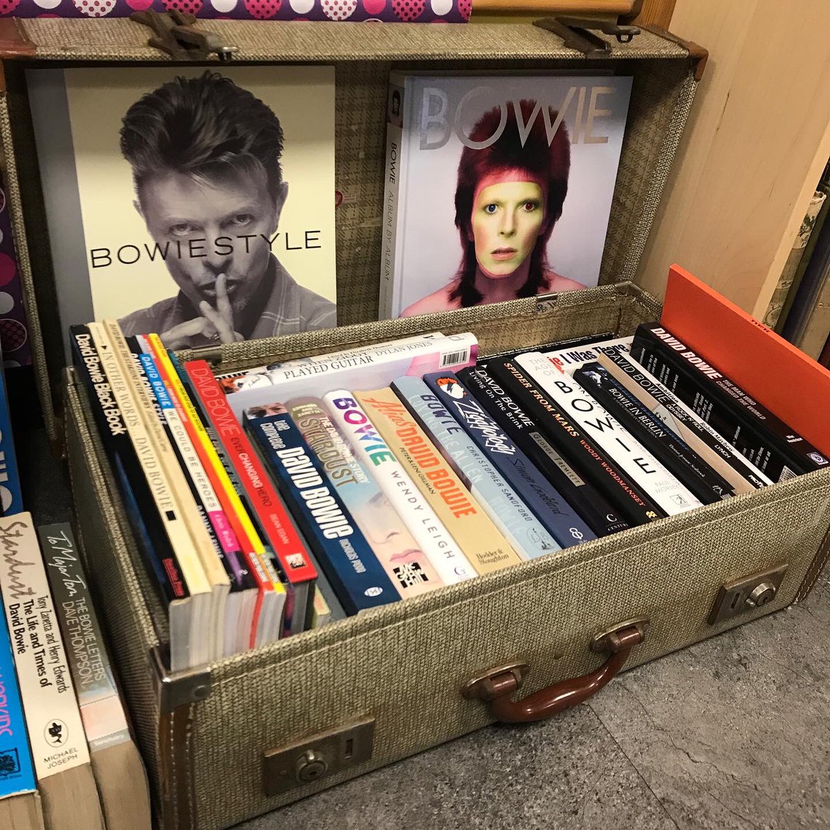 KIbooksandmusic's tweet photo. Now, just where to put all those #davidbowie books in a shop with full shelves? Necessity is the mother of invention #ziggystardust #aladinsane #thinwhiteduke #booksandmusic #kelhamisland #indiesheffield https://t.co/ZbM0B6xOmM