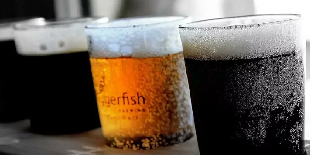 pickspain's tweet photo. La cerveza engorda, ¿mito o realidad❓La #cerveza tiene pocas calorías y escasas grasas saturadas. La cantidad exacta es de 43 calorías por 100 ml, más info vía  @elmundoes 👉https://t.co/AUDhG61Rfl #pickspain  #cervezaartesanal #productosgourmet #gourmet #beer https://t.co/zSEgCIEzQG
