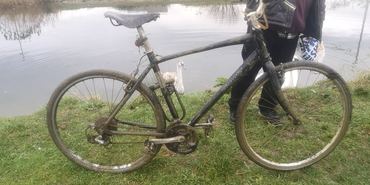 InchicoreEnviro's tweet photo. Bike found in canal. Air still in tyres. Must be a recent one. Anyone recognise it? @stolenbikesdub https://t.co/5t8b40QvtZ