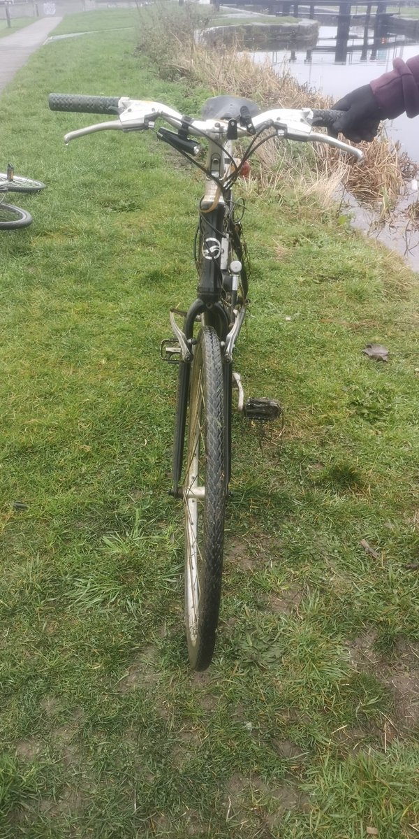 InchicoreEnviro's tweet photo. Bike found in canal. Air still in tyres. Must be a recent one. Anyone recognise it? @stolenbikesdub https://t.co/5t8b40QvtZ