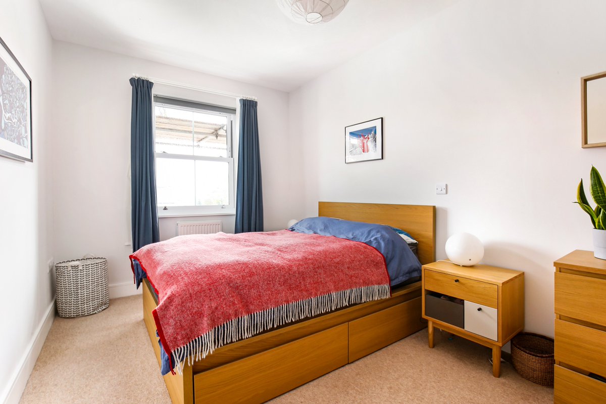 KHBishopston's tweet photo. An exceptionally presented two-bed top floor apartment situated in the popular Old Library building on Cheltenham Road - with no onward chain!
#BS6 #Modern #Bristol #apartmentliving https://t.co/EWTxMwFyeS
