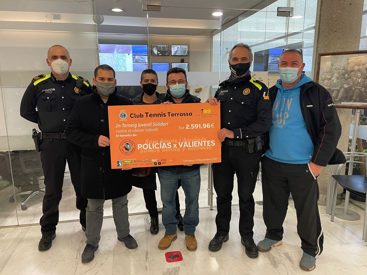 🎾Aquest matí part de la directiva del Club de Tenis Terrassa ens ha fet entrega dels donatius recaptats en l'acte solidari que van realitzar el novembre en benefici de la investigació del #càncerinfantil 🔬

❤️Gràcies a totes les persones  que hi heu participat <a href="/polisxvalientes/">Policias X Valientes</a>