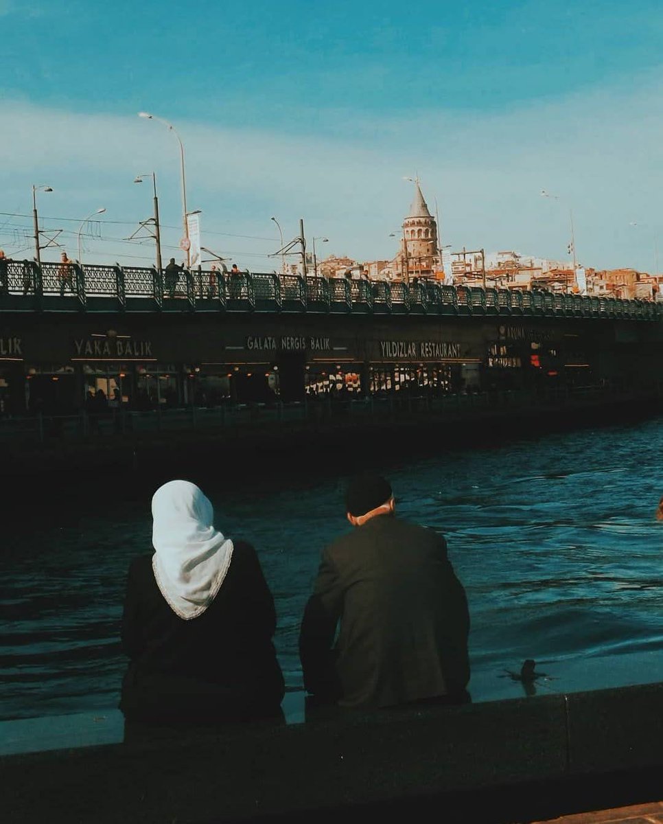 HafidzAlattas's tweet image. Orang bilang jika itu cinta, dia akan kembali. 

Aku bilang jika itu cinta, dia tidak akan pergi. 

❤️