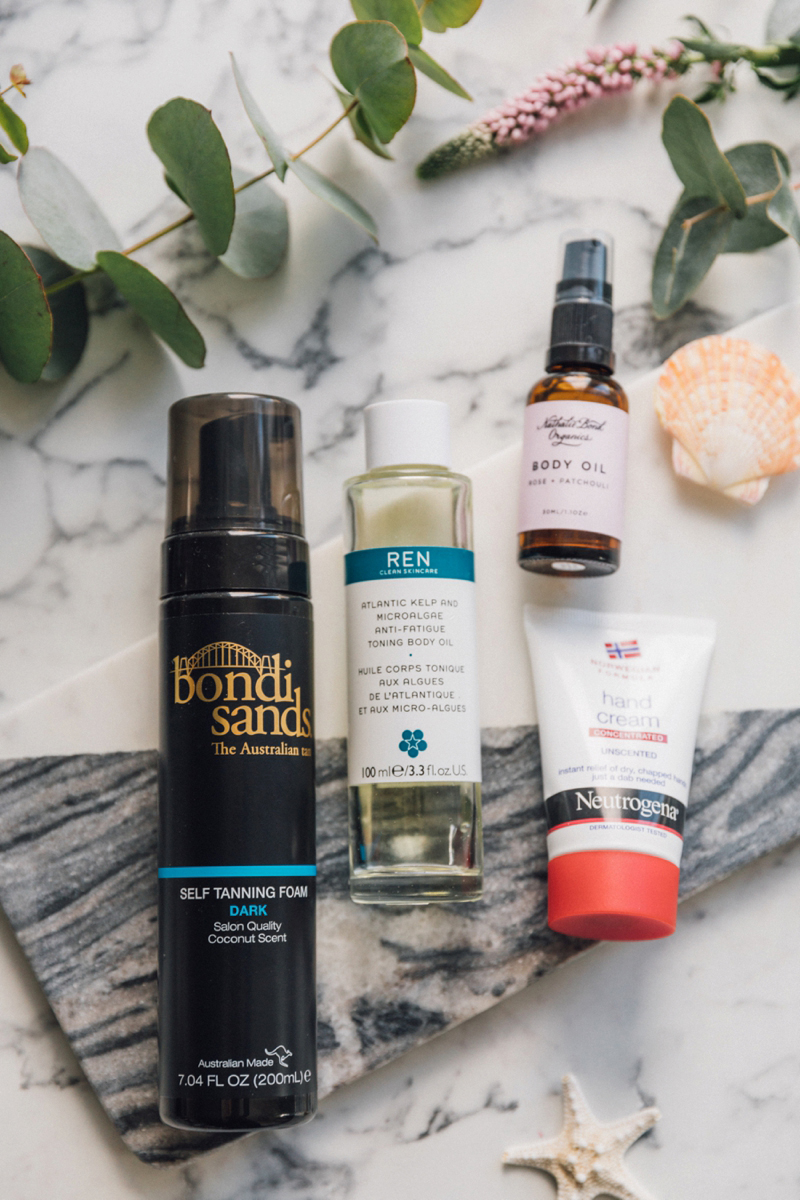 Good morning, Monday! ☕

The Winter months don't have to mean dull skin, this post takes you through some simple steps to fake that all important ✨glow✨ in the hibernation months > monicabeatrice.com/how-to-fake-a-…