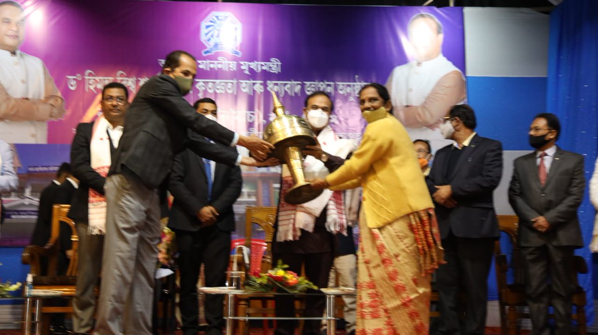 himantabiswa's tweet photo. Established in 1944, Nowgong College has given many bright minds to the state &amp; the country.

Humbled to be among the students, faculty &amp; alumni of the prestigious institution while declaring it as a State University. https://t.co/FYi7OkUyw3