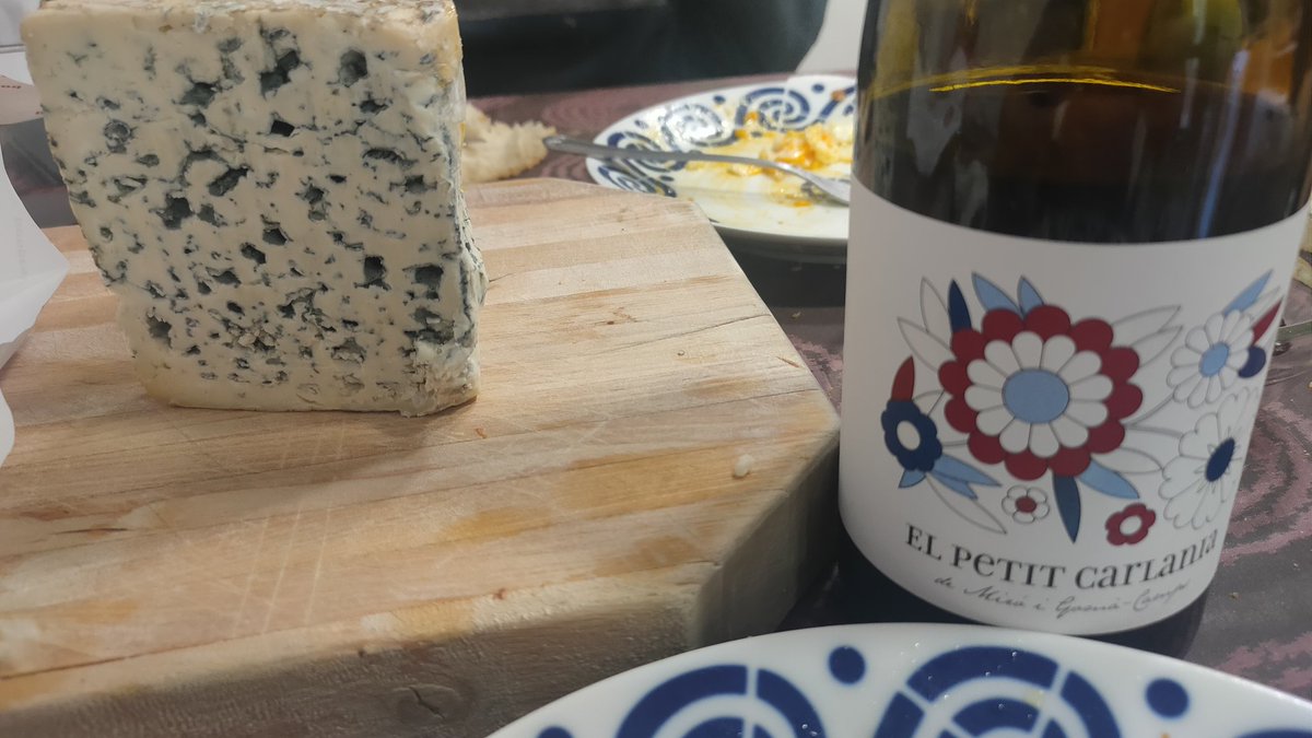 El petit <a href="/CARLANIACELLER/">CARLANIA CELLER</a> i el fromatge Valdeón amics per sempre