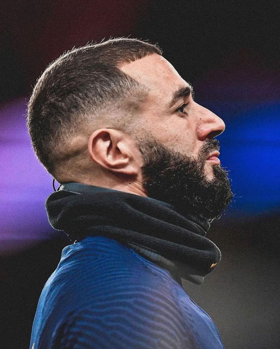 _BeFootball's tweet photo. Il y a 18 ans jour pour jour, Karim Benzema faisait ses grands débuts en pro. 💎🇫🇷

L'un des meilleurs joueurs de l'histoire de notre pays et du Real Madrid ⚔️ https://t.co/PM2LczVnSC