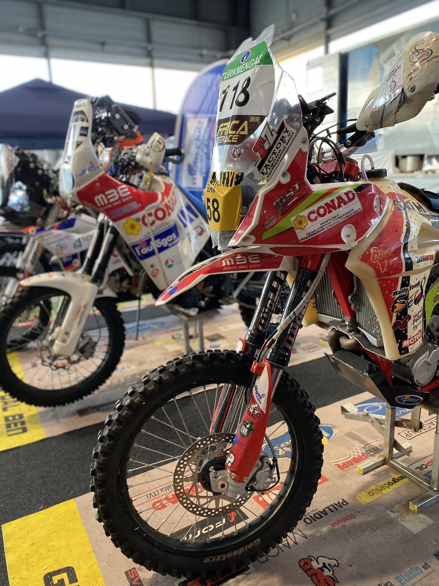 Bikers_Journal's tweet photo. 🏍 @MotorBikeExpo 🏍 is back in action in #Verona Italy with #custommotorcycles factory displays, gear, &amp; accessories showcasing their latest. #motorbikeexpo2022 #mbe2022 #motorbikeexpo https://t.co/CTy6y29FGI