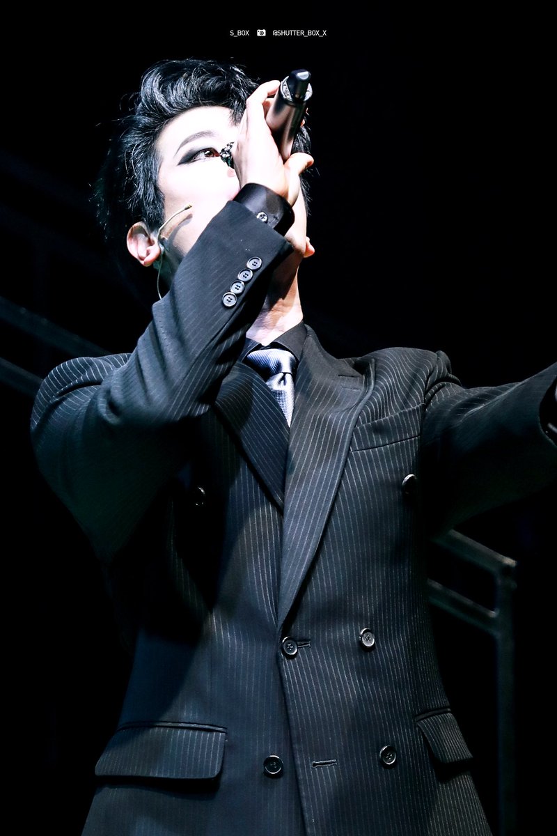 Shutter_Box_x's tweet photo. 2022.1.12 #더데빌 커튼콜 #X_BLACK
#박규원 배우님 https://t.co/zHxKL7cavO