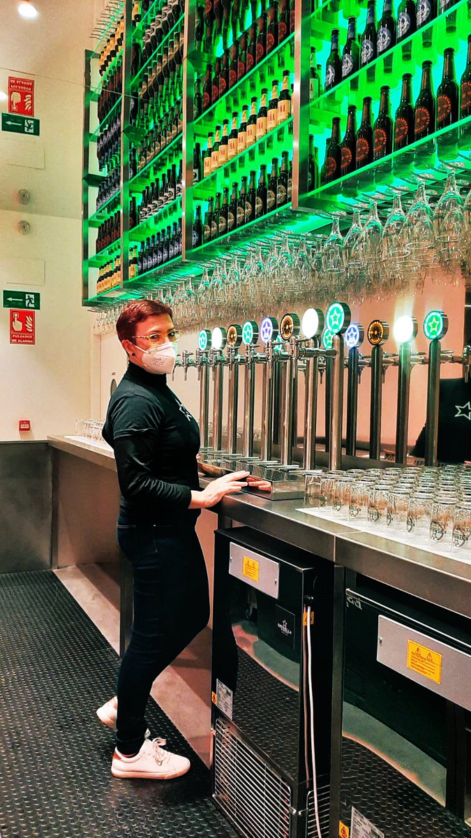 … y mientras, en <a href="/estrellalevante/">Estrella de Levante</a> siguen las visitas con cata #SaladeCatas <a href="/HP_Beer_Events/">Hector Pastor</a> con maridaje y aperitivos! Equipazo! #Chocolat <a href="/IboleleLive/">Ibolele Producciones</a> 💪🏻🍻⭐️