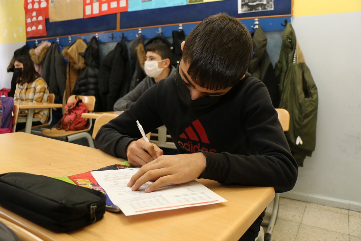 Valimiz Salih Ayhan, Süleyman Demirel Ortaokulunda DYK kursuna katılan öğrencileri ziyaret etti.

sivas.meb.gov.tr/www/valimiz-sa…

<a href="/tcmeb/">Millî Eğitim Bakanlığı</a> 
<a href="/valisalihayhan/">Salih AYHAN</a> 
<a href="/AslanErguven/">Ergüven Aslan</a>