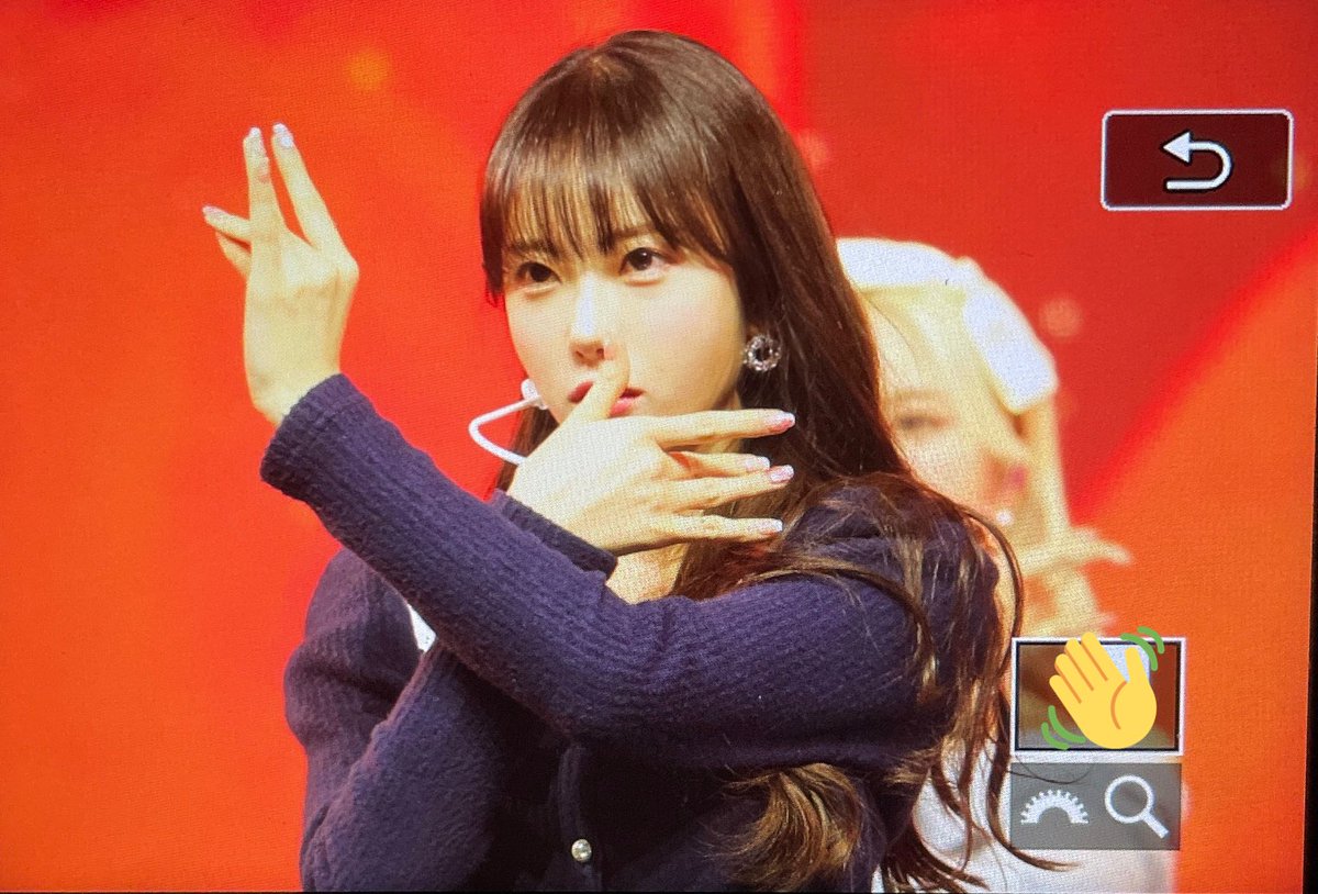 playwith_luda's tweet photo. 220115 프리뷰
👋
#우주소녀 #WJSN
#루다 #LUDA
#쪼꼬미 
#슈퍼그럼요 https://t.co/h1C0hFVKuz