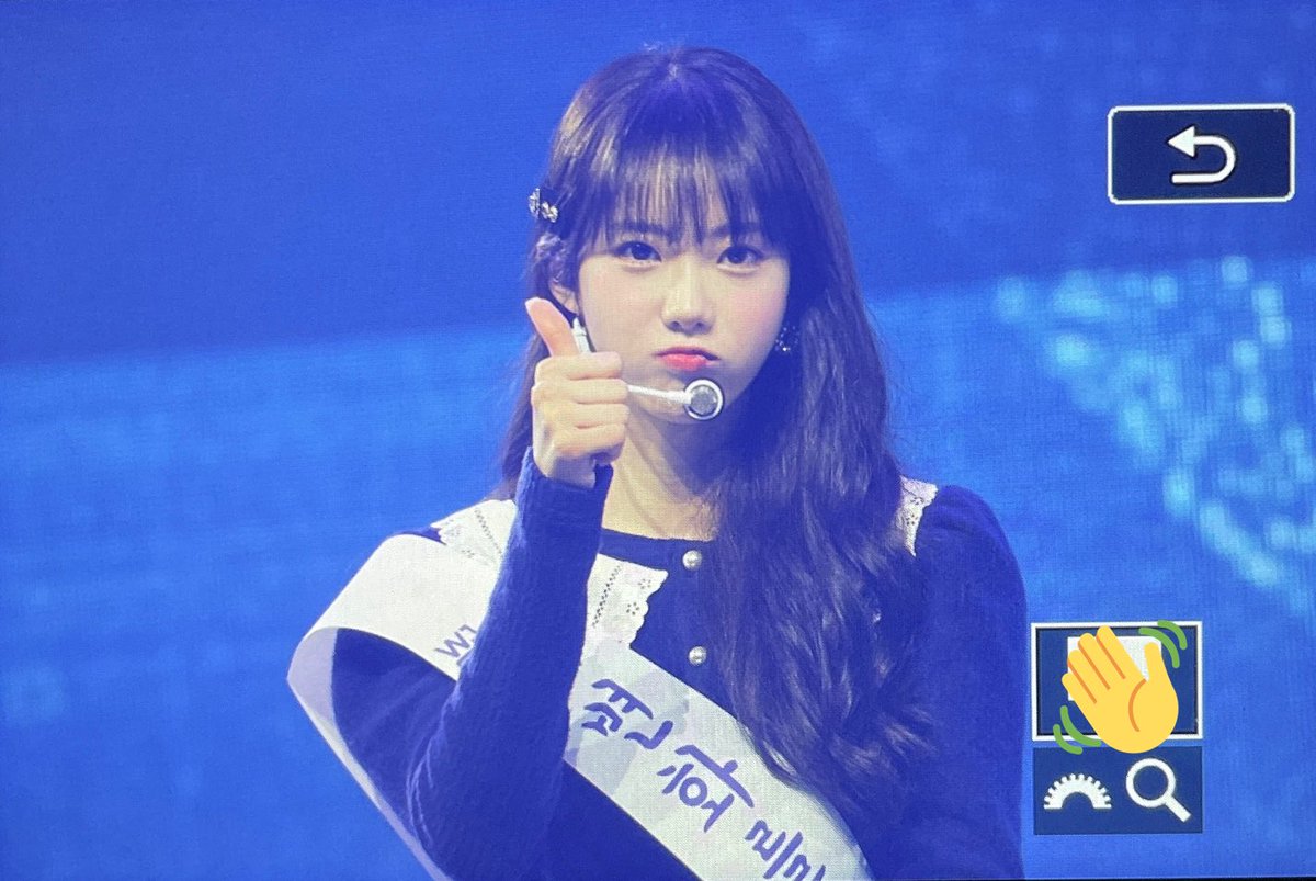 playwith_luda's tweet photo. 220115 프리뷰
👋
#우주소녀 #WJSN
#루다 #LUDA
#쪼꼬미 
#슈퍼그럼요 https://t.co/h1C0hFVKuz