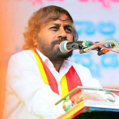 BccPonnampet's tweet photo. ಮಾಜಿ ಸಚಿವರು, ಕೆಪಿಸಿಸಿ ಕಾರ್ಯದ್ಯಕ್ಷರು, ಭಾಲ್ಕಿ ವಿಧಾನಸಭಾ ಕ್ಷೇತ್ರ ಶಾಸಕರು ಹಾಗೂ ನಮ್ಮೆಲ್ಲರ ಮಾರ್ಗದರ್ಶಕರಾದ ಸನ್ಮಾನ್ಯ ಶ್ರೀ ಈಶ್ವರ್ ಖಂಡ್ರೆ ರವರಿಗೆ ಹುಟ್ಟು ಹಬ್ಬದ ಹಾರ್ದಿಕ ಶುಭಾಷಯಗಳು.
#Eshwarkhandre
@eshwar_khandre https://t.co/gyxxhC0Sy4