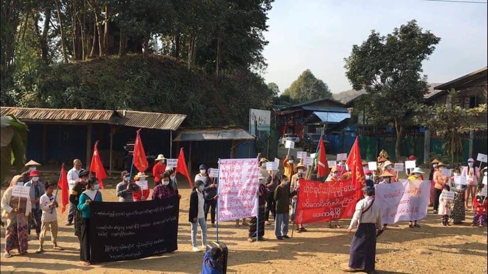 Multi-ethnic groups from #Hpakant Tsp, #Kachin State, gathered to hold a walking strike in support of <a href="/NUGMyanmar/">National Unity Government Myanmar</a>, PDF, KIA, and the removal of the #MilitaryDictatorship. #NoFlyZoneInMyanmar #2022Jan15Coup #WhatsHappeningInMyanmar