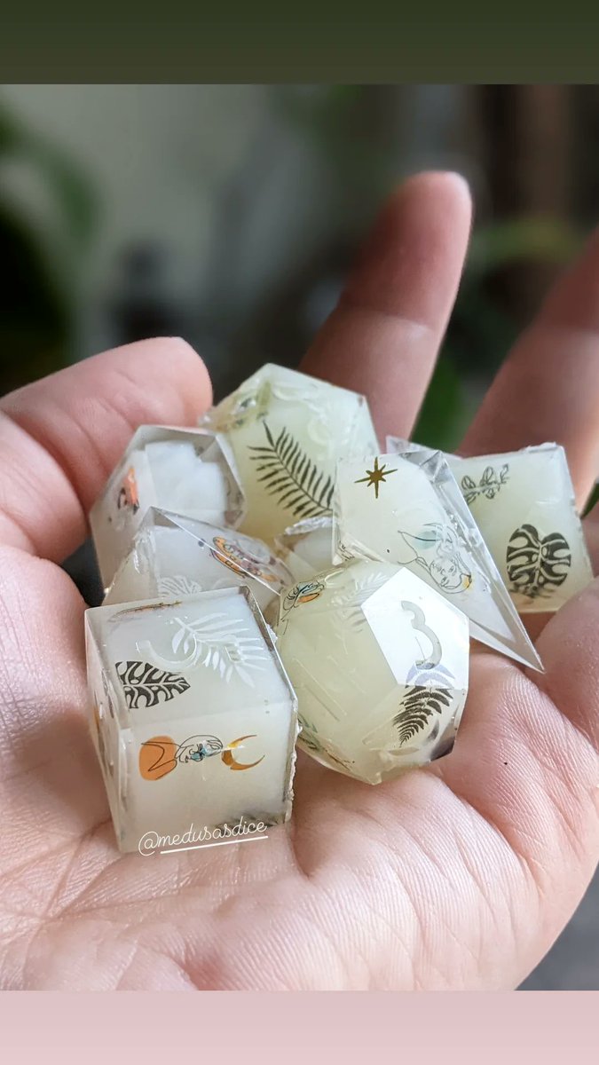 Can I interest you in some ladies and plants dice? #handmadedice #dice #dnd #pathfinder #dnddice #homebreweddice #ttrpg