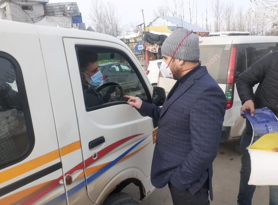 MVD_Shopian's tweet photo. Drive against Road users violating CAB guidelines and traffic norms was conducted in Shopian town today. 
Rs 6500 realised as fine
17 vehicles black listed. 
3 vehicles which had obstructed the road inside DH premises were seized &amp; toed away.
@diprjk
@NHMJK5
@justcsachin https://t.co/SO827PRbrV