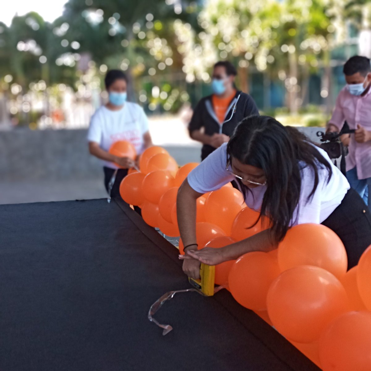 WorldVisionNic's tweet photo. Hoy estamos en Invercasa para recibir donaciones del #RetoNaranja mediante el cual niñas y niños vulnerables recibirán kit escolares para integrarse a este año lectivo 2022. Te esperamos hasta las 5:00 pm. https://t.co/h9RB5U1nmp