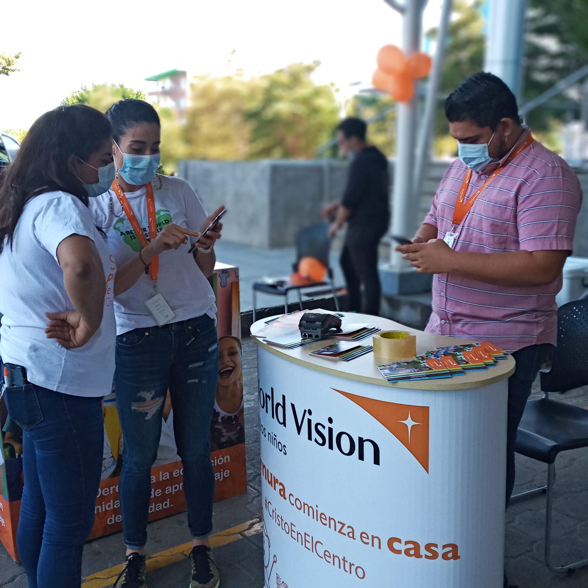 WorldVisionNic's tweet photo. Hoy estamos en Invercasa para recibir donaciones del #RetoNaranja mediante el cual niñas y niños vulnerables recibirán kit escolares para integrarse a este año lectivo 2022. Te esperamos hasta las 5:00 pm. https://t.co/h9RB5U1nmp