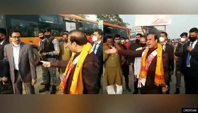 natarajadvocate's tweet image. Assam CM Himanta Biswa Sarma on January 15, lashed out at officials who blocked the road upon his arrival near Gumothagaon on National Highway 37. 

CM said he is no king to be given special treatment by creating inconvenience to the common man. 

#StopVIPculture
