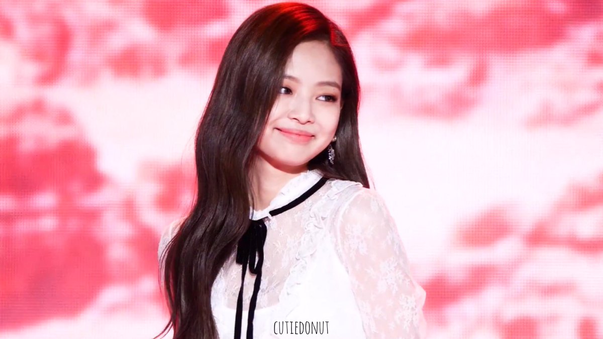 cutiedonut_JENNIE tweet media