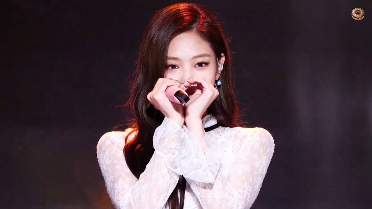 cutiedonut_JENNIE tweet media