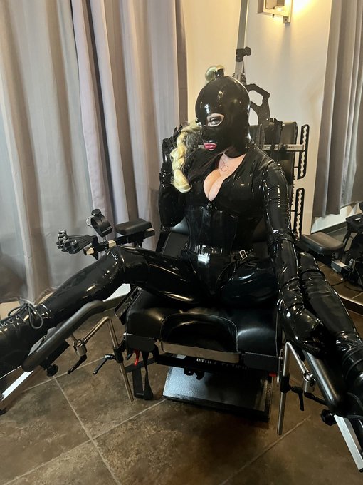 Ready for treatment. Mine or yours?  Follow me on https://t.co/erw0IeeM6A for a personal touch 🖤 https://t<a href="/tag/mistress"class="tags"><span>#mistress</span></a><a href="/tag/seductress"class="tags"><span>#seductress</span></a>