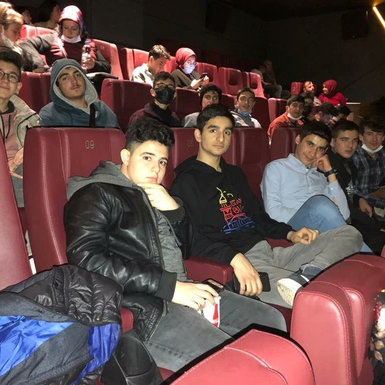 SehitNaci's tweet photo. Ahenk projesi etkinliği kapsamında Okulumuz SYD kulübü "Kesişme, İyi ki varsın Eren" filmine gitmişlerdir Dönüşte de okulumuza ismini veren 15 Temmuz şehidimiz Yasin Naci Ağaroğlu nun şehitliğini ziyaret etmişlerdir. Kulüp  öğretmeni Selma Muslu ve öğrencilerimize teşekkür ederiz https://t.co/30pvmzJIyJ