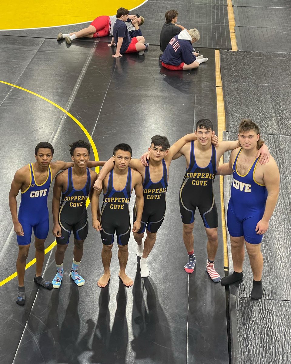 CCHSWRESTLING21's tweet photo. These boys made it to Day 2! 💪🏾 GO DAWGS! #Oklahoma #BobbyLyonstourney https://t.co/q1oxw81Cae