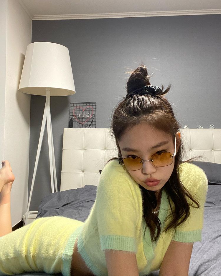AsvasfAsvasf2's tweet photo. @sooya051313 بیست

#OurStarJennieDay 
#빛이나는제니_오늘제일빛나
@BLACKPINK https://t.co/01NEgdE3W3