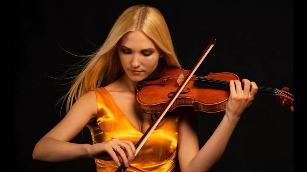 iicmadrid's tweet photo. Amig@s de #Sevilla...¿Ya tenéis vuestra entrada? La @SevillaROS bajo la batuta del célebre maestro🇮🇹 @giuseppefinzi y en compañía de la virtuosa violinista @APetryshak 🎻, ofrecerá un concierto EXTRAORDINARIO en @Maestranza  el 20 y 21-enero. 
Más info⤵️ https://t.co/57ODJJWo5w https://t.co/LPwpCnOgKP
